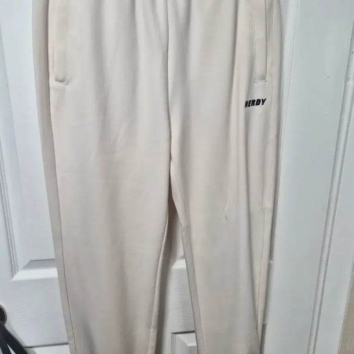 [BUNJANG] Nerdy Ivory Training Pants / 널디 아이보리 트레이닝 바지