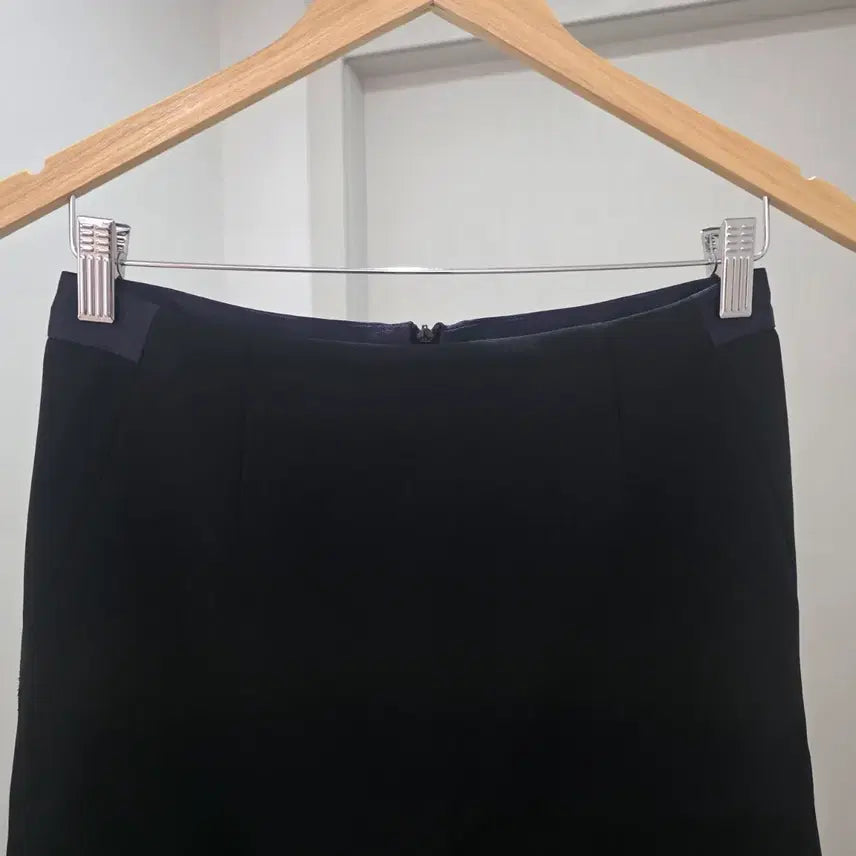 [BUNJANG] Sisley Black Mini Skirt / 시슬리 블랙 배색 미니 스커트