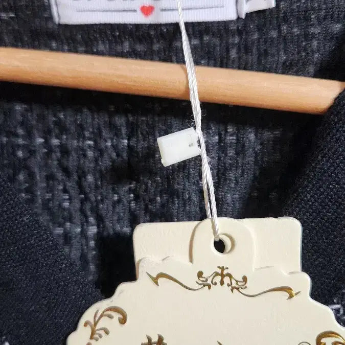 [SOLD OUT] 트위드 블랙 원피스 금장 단추 브이넥