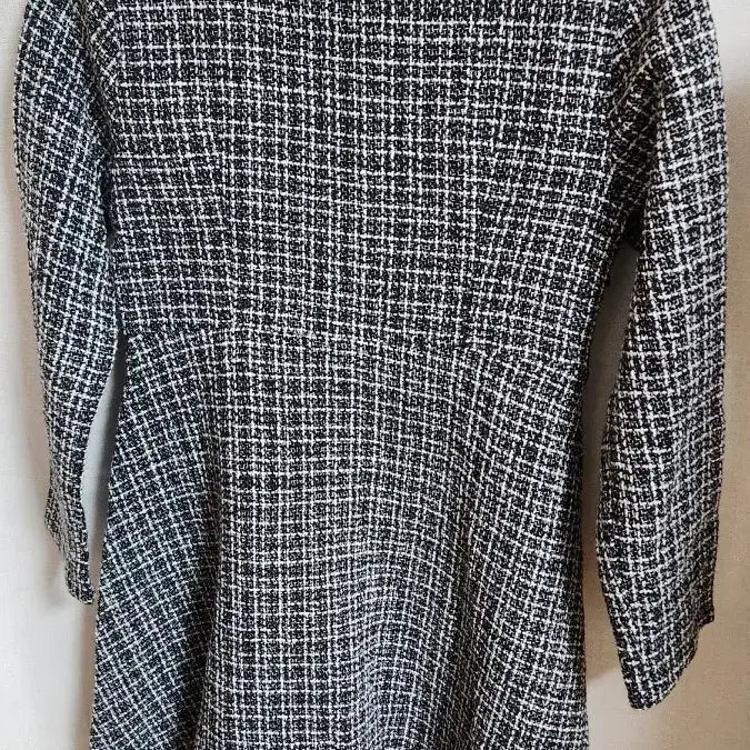 [SOLD OUT] 트위드 블랙 원피스 금장 단추 브이넥