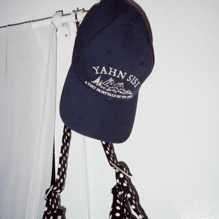 [BUNJANG] Yahn Sisi Village Ball Cap Navy / YAHN SISI 빌리지 볼캡 네이비(새상품)