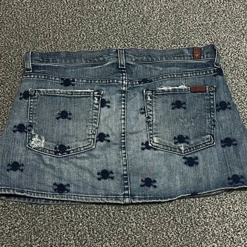 [BUNJANG] Vintage Embroidered Skull Denim Mini Skirt / 해골 자수 빈티지 데님 미니스커트