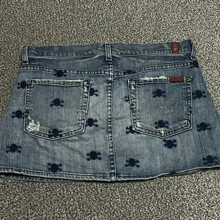 [BUNJANG] Vintage Embroidered Skull Denim Mini Skirt / 해골 자수 빈티지 데님 미니스커트