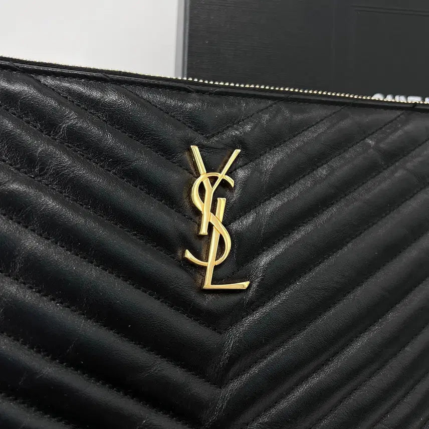 [BUNJANG] Saint Laurent Monogram Matelassé Clutch Bag Black / [100%정품] 생로랑 모노그램 마틀라세 클러치백 블랙 (559193