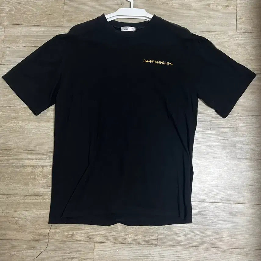 [SOLD OUT] 데이지 꽃잎 반팔 티셔츠