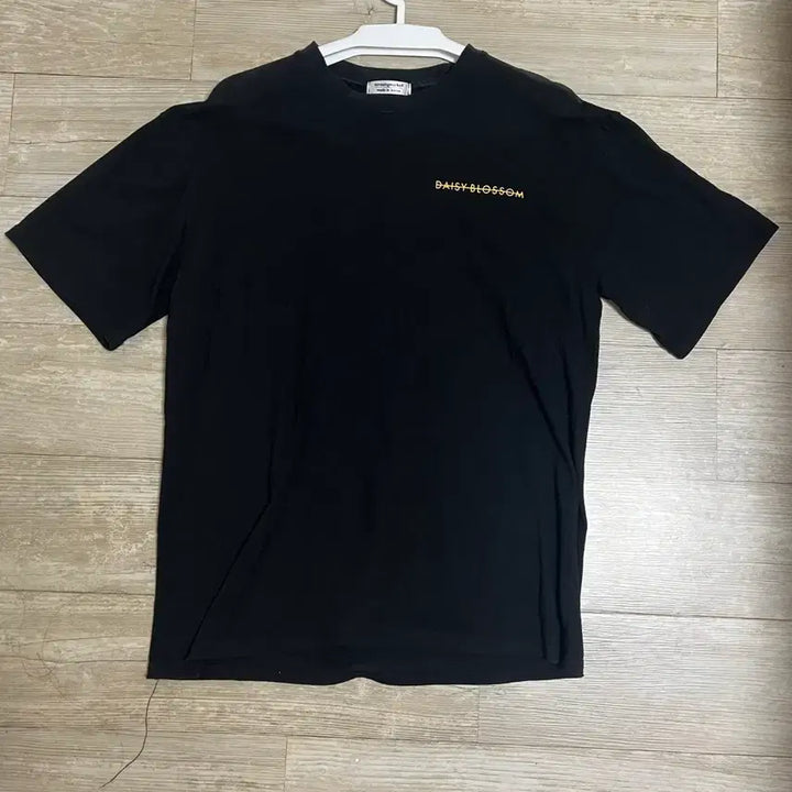 [SOLD OUT] 데이지 꽃잎 반팔 티셔츠