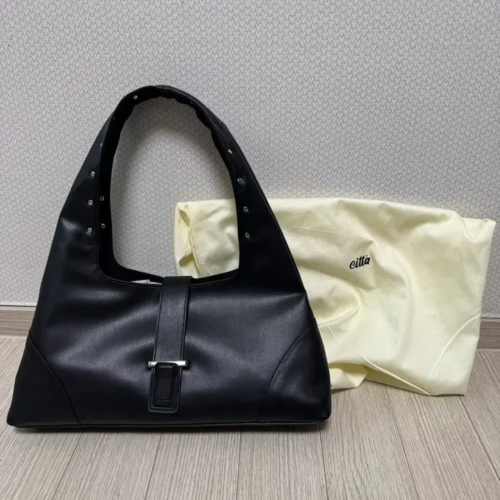 [BUNJANG] CITTA Retent Hobo Bag / CITTA  씨타 레턴트 호보백 반값