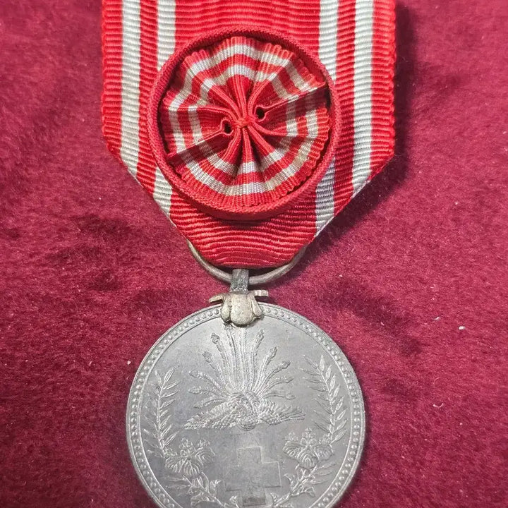 [BUNJANG] Japanese Red Cross Medal / 일본 적십기 기장.   [일제 강점기 시대]