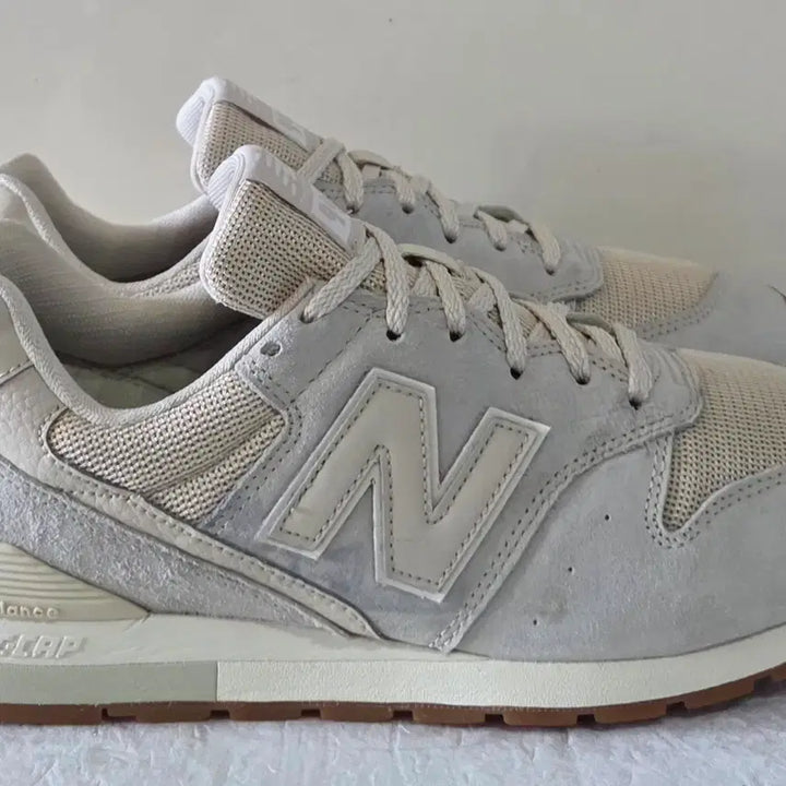 [BUNJANG] New Balance 996v2 Classic Beige Sneakers / [275] 뉴발란스 996v2 클래식 베이지ㅡ단종매물,최저가