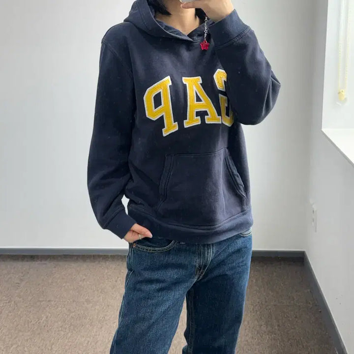 [SOLD OUT] Gap 갭 옐로우 로고 네이비 후드티