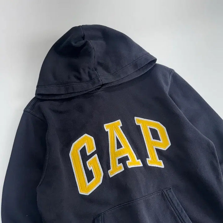 [SOLD OUT] Gap 갭 옐로우 로고 네이비 후드티