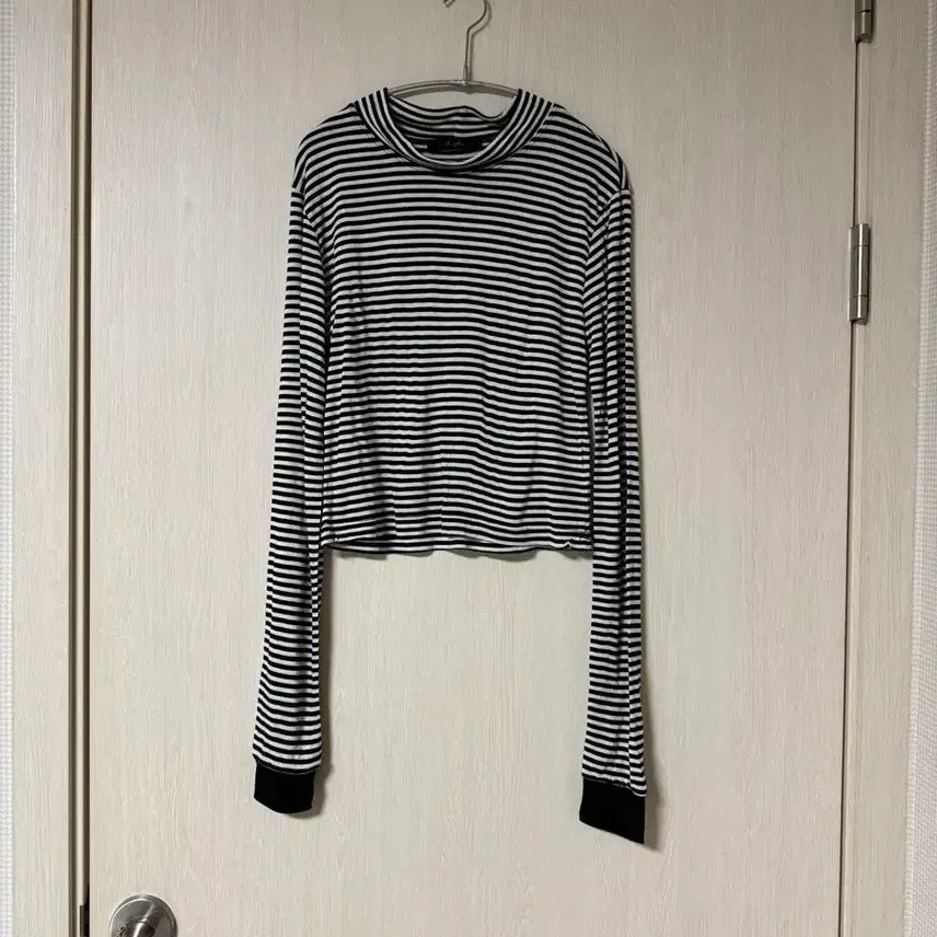 [BUNJANG] Luh A17H Striped Half-Neck T-Shirt / 루흐 a17h 스트라이프 하프넥티