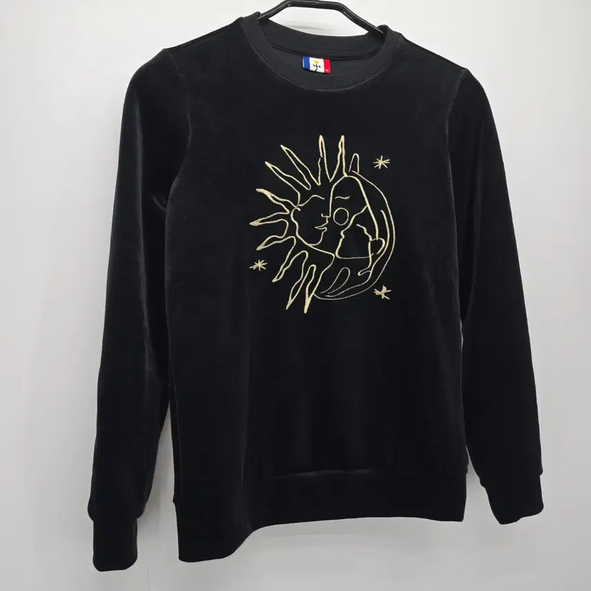 [BUNJANG] Castelbajac Velvet Embroidered Sweatshirt 85 / 까스텔바작 벨벳 자수 포인트 맨투맨 85  (B40057)