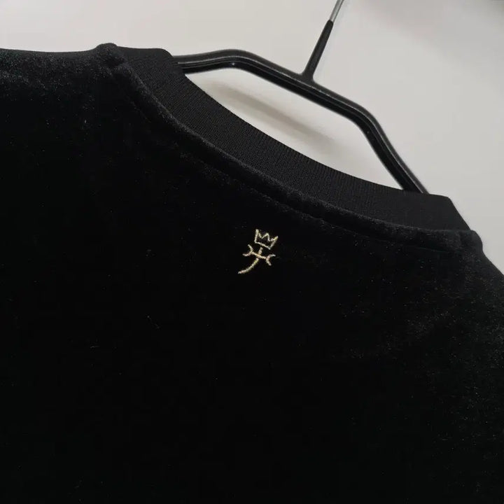 [BUNJANG] Castelbajac Velvet Embroidered Sweatshirt 85 / 까스텔바작 벨벳 자수 포인트 맨투맨 85  (B40057)