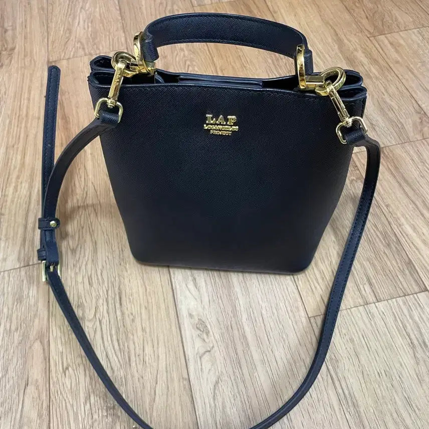 [BUNJANG] Lap Adella Small Tote Bag Crossbody / Lap 아델라 스몰 토트백 크로스백