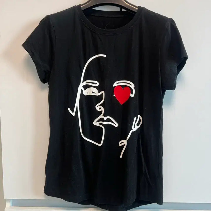 [BUNJANG] Benetton Sisley Black T-shirt / 베네통 시슬리 검정 티셔츠