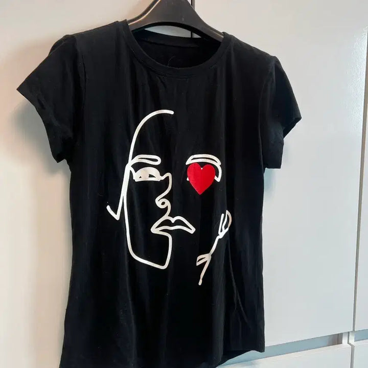 [BUNJANG] Benetton Sisley Black T-shirt / 베네통 시슬리 검정 티셔츠