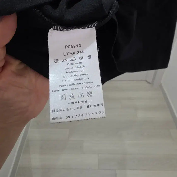 [BUNJANG] Anne Fontaine Black Floral Embellished Blouse / Anne Fontaine 블랙 플라워 장식 블라우스