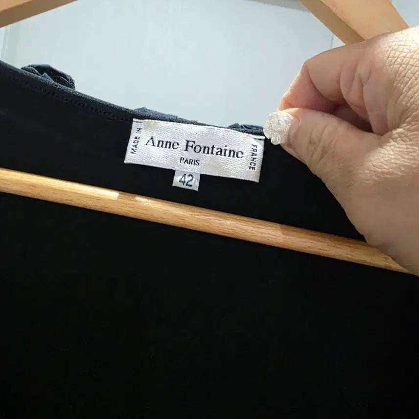 [BUNJANG] Anne Fontaine Black Floral Embellished Blouse / Anne Fontaine 블랙 플라워 장식 블라우스