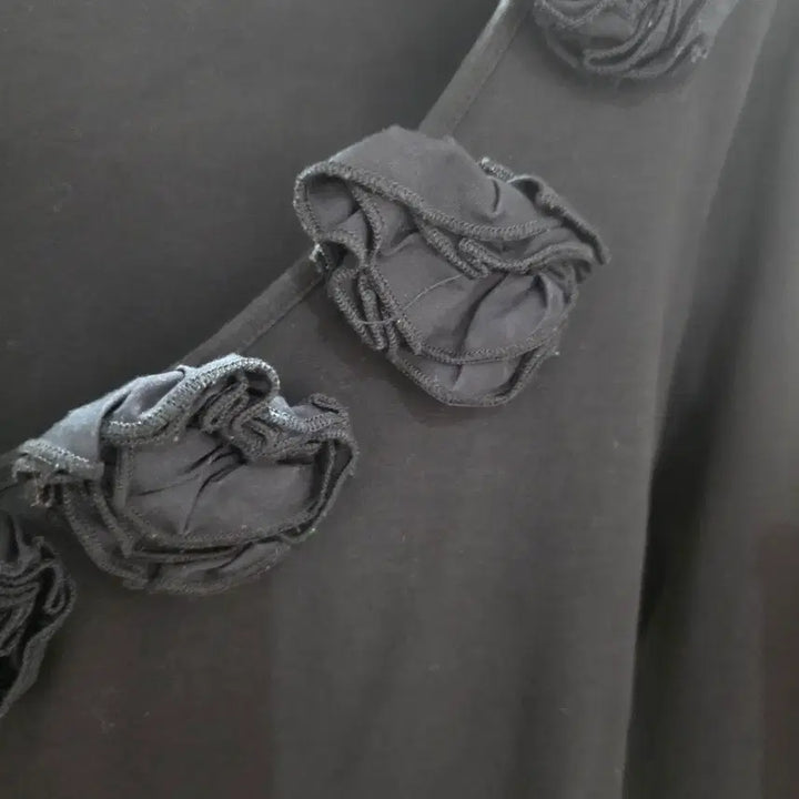 [BUNJANG] Anne Fontaine Black Floral Embellished Blouse / Anne Fontaine 블랙 플라워 장식 블라우스