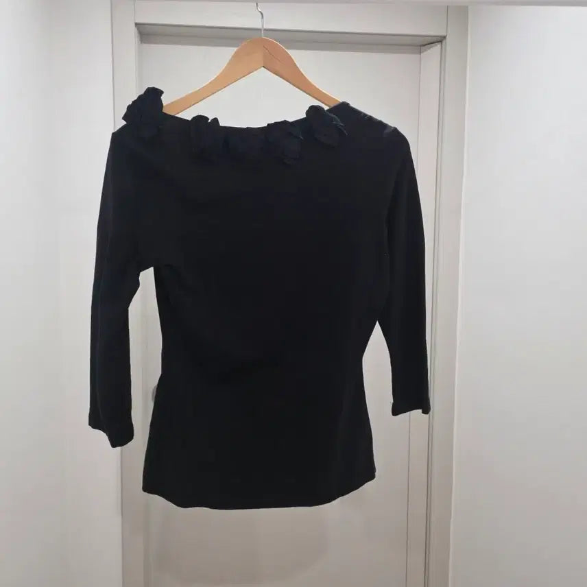 [BUNJANG] Anne Fontaine Black Floral Embellished Blouse / Anne Fontaine 블랙 플라워 장식 블라우스