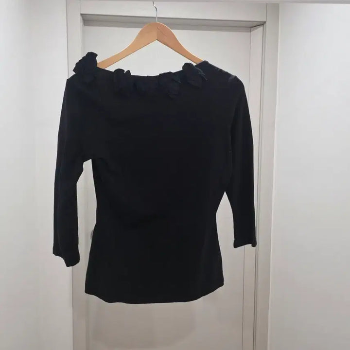[BUNJANG] Anne Fontaine Black Floral Embellished Blouse / Anne Fontaine 블랙 플라워 장식 블라우스