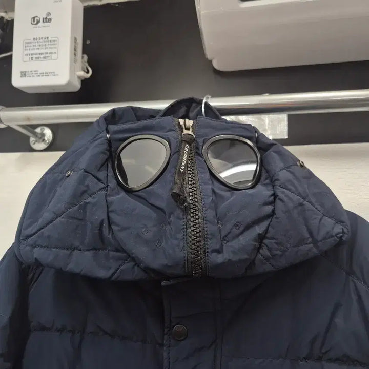 [BUNJANG] CP Company Navy Goggle Padded Jacket / CP 컴퍼니 고글 네이비 패딩 점퍼 / 105 (정품)