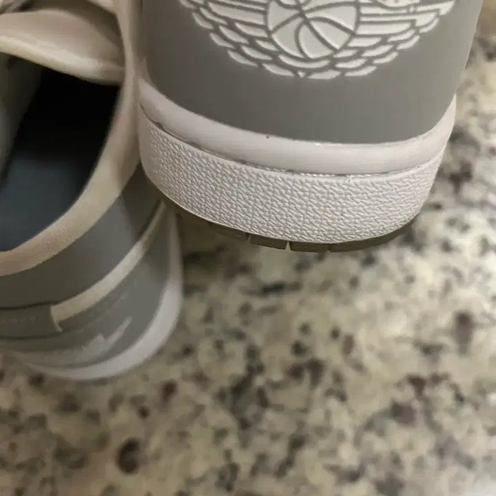 [BUNJANG] Nike Air Jordan Wolf Gray Sneakers / 나이키 조던 에어조던 신발 울프 그레이 (정품)