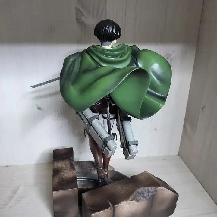 [BUNJANG] Attack on Titan Levi Ackerman Figure / 진격의 거인 리바이 아커만 피규어