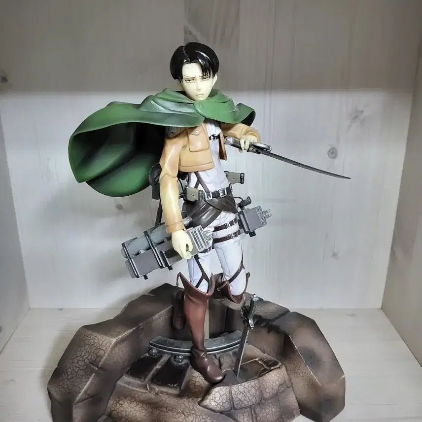 [BUNJANG] Attack on Titan Levi Ackerman Figure / 진격의 거인 리바이 아커만 피규어
