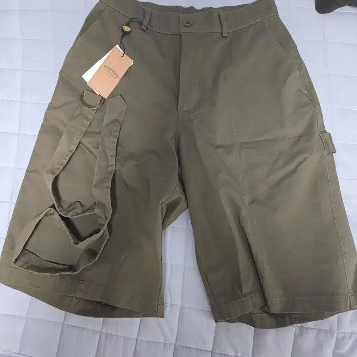 [BUNJANG] Prismworks Olive Bermuda Pants M Size / 프리즘웍스 올리브 버뮤다 팬츠 m사이즈