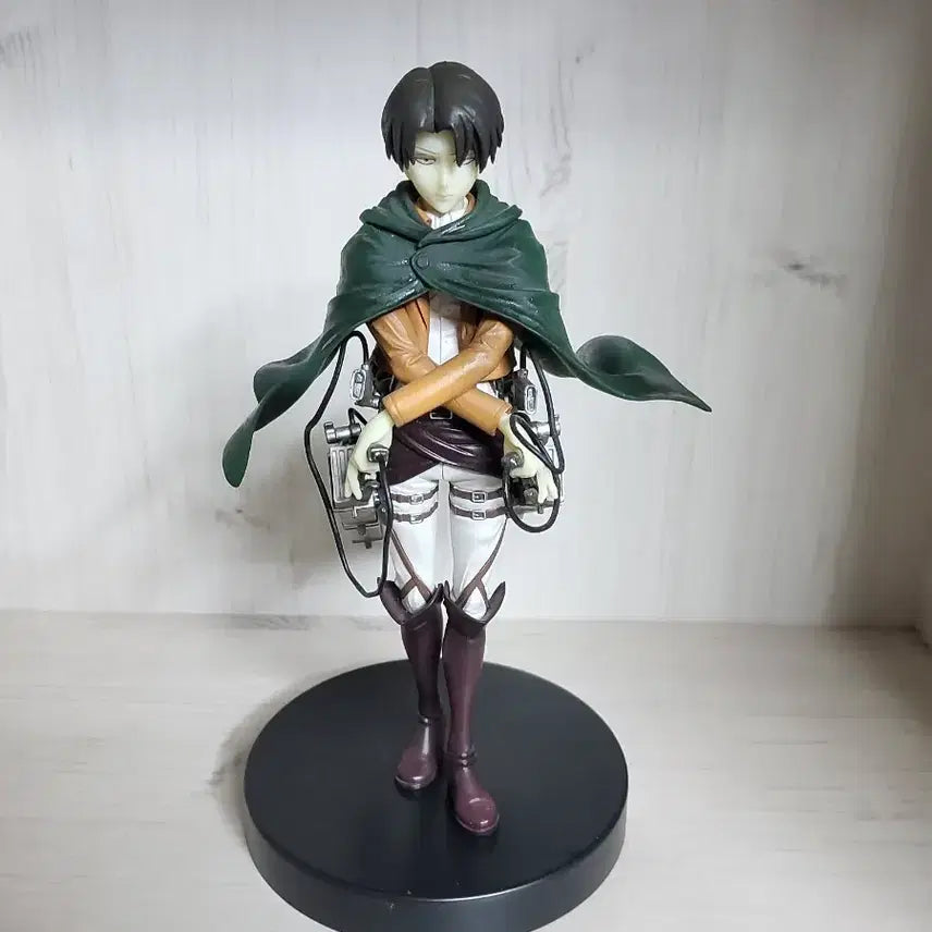 [BUNJANG] Attack on Titan Levi Ackerman Figure / 진격의 거인 리바이 아커만 피규어