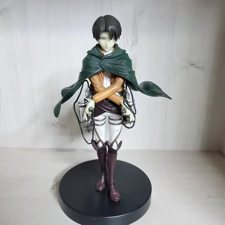 [BUNJANG] Attack on Titan Levi Ackerman Figure / 진격의 거인 리바이 아커만 피규어