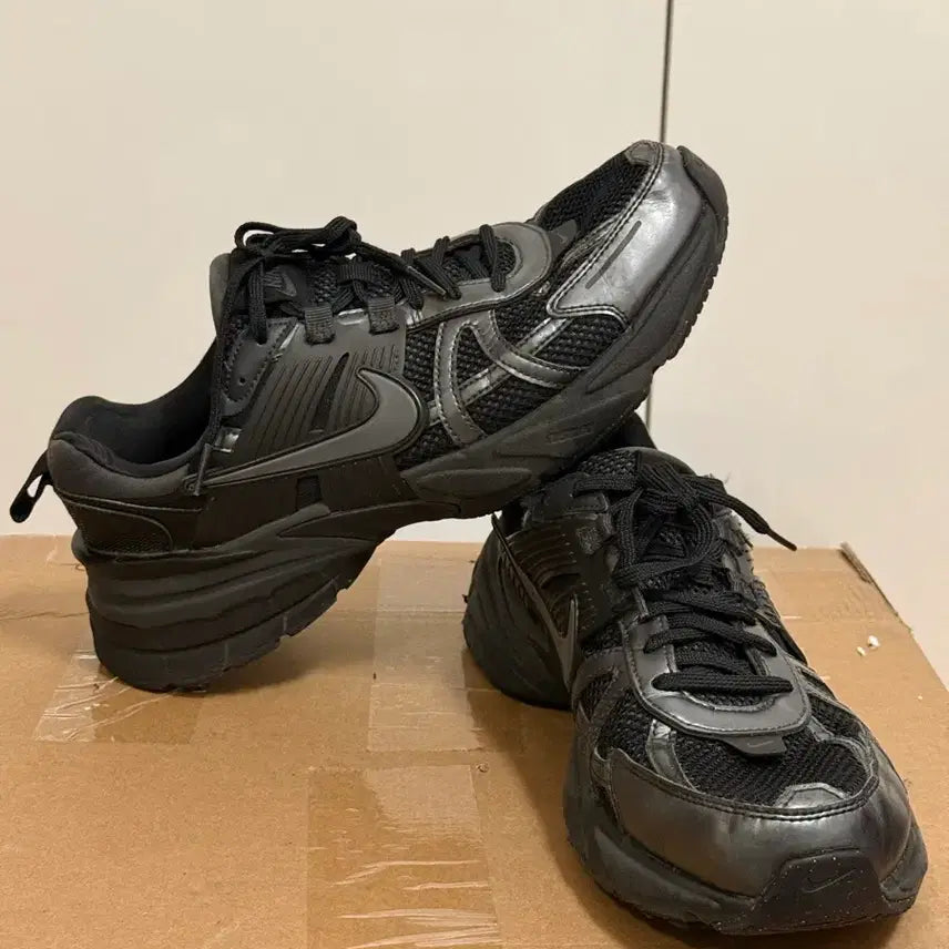 [SOLD OUT] 나이키 V2K 런 블랙 285
