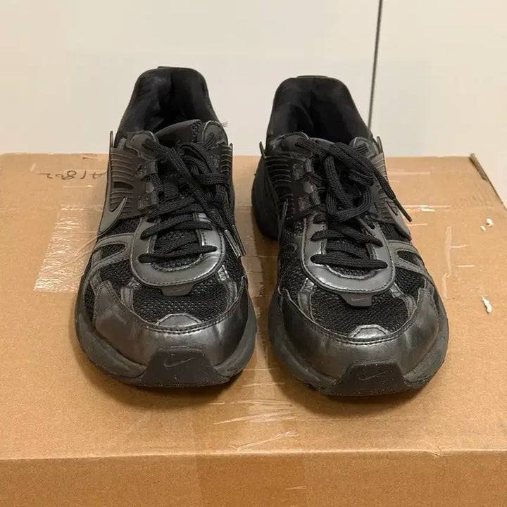 [SOLD OUT] 나이키 V2K 런 블랙 285