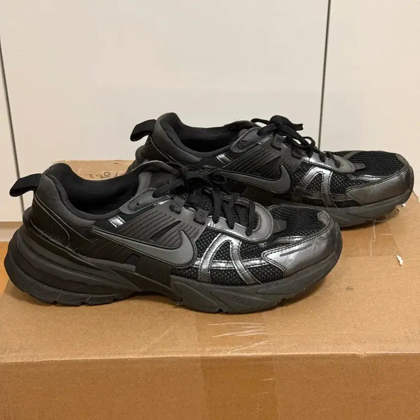 [SOLD OUT] 나이키 V2K 런 블랙 285