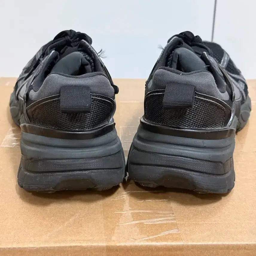 [SOLD OUT] 나이키 V2K 런 블랙 285