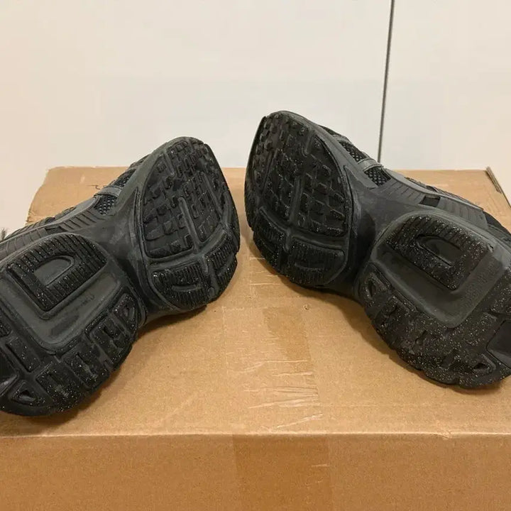 [SOLD OUT] 나이키 V2K 런 블랙 285