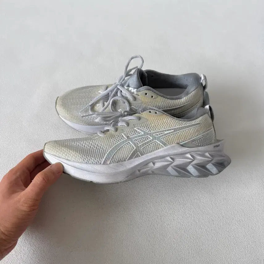 [SOLD OUT] [245]아식스(asics) 노바블라스트2 런닝화