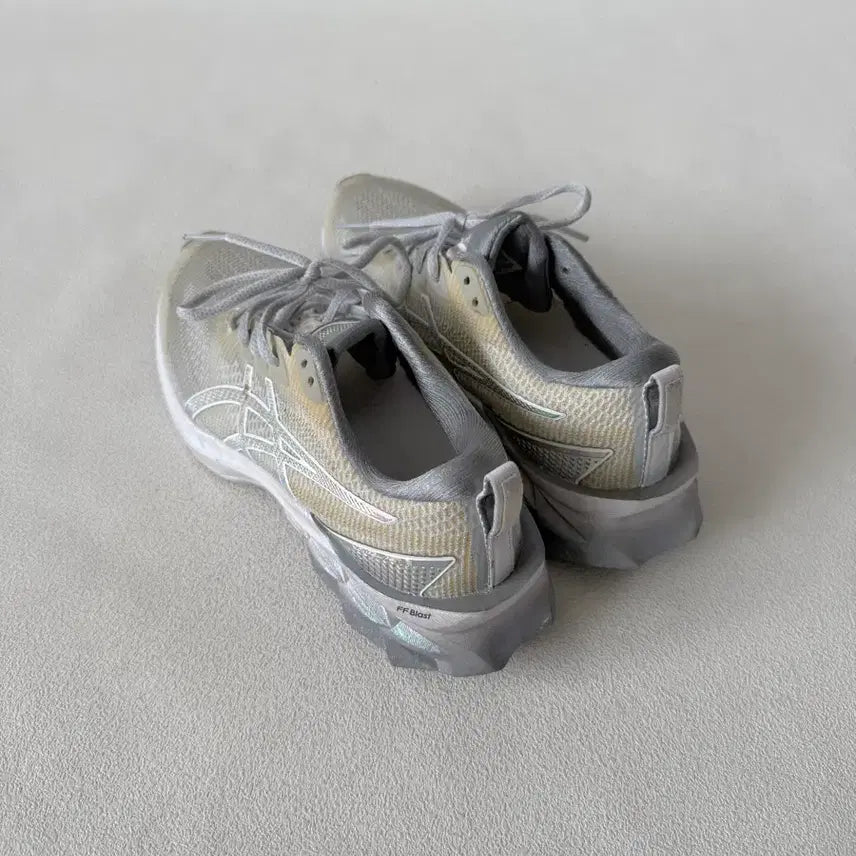 [SOLD OUT] [245]아식스(asics) 노바블라스트2 런닝화