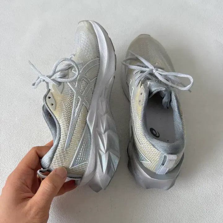 [SOLD OUT] [245]아식스(asics) 노바블라스트2 런닝화