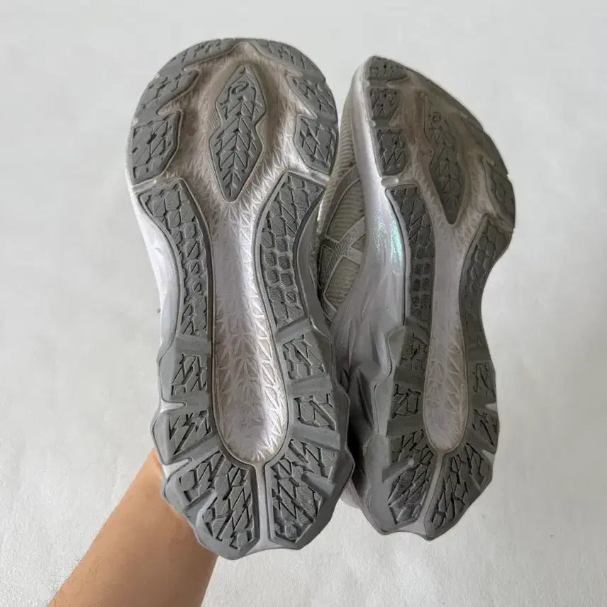 [SOLD OUT] [245]아식스(asics) 노바블라스트2 런닝화