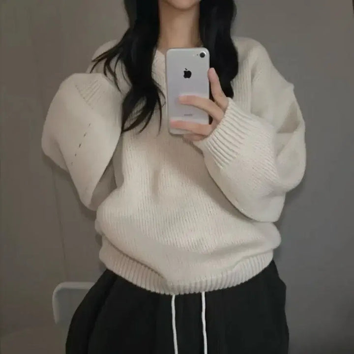 [BUNJANG] V-Neck Cream Knit Sweater / 크림 브이넥 니트
