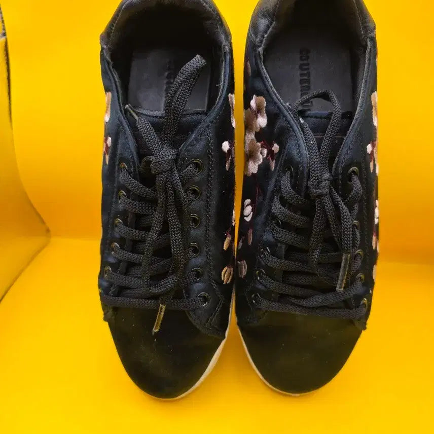 [BUNJANG] Uterque Embroidered Sneakers / 우테르케 자수 스니커즈 38(245)