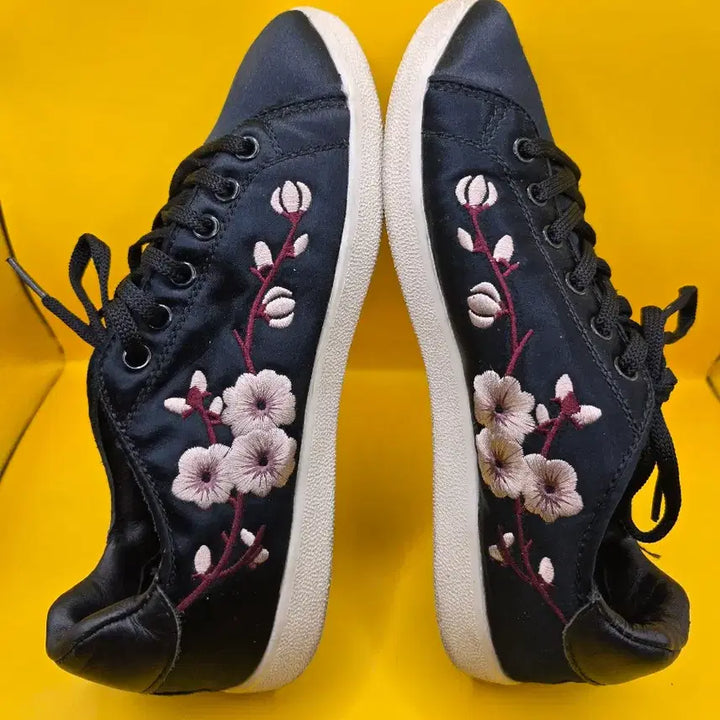 [BUNJANG] Uterque Embroidered Sneakers / 우테르케 자수 스니커즈 38(245)