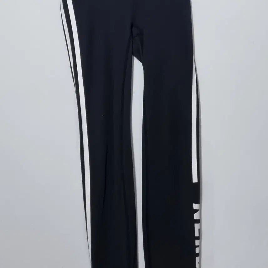[BUNJANG] Nerdy Black Leggings / S) 널디 블랙 레깅스