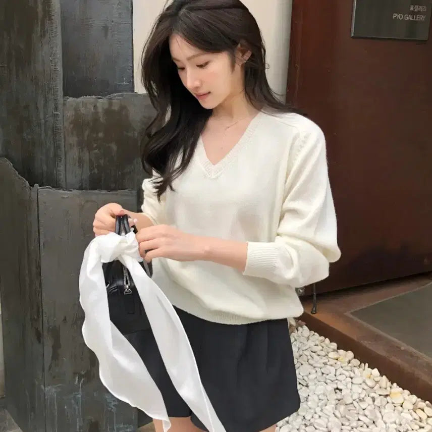 [BUNJANG] Desole V-Neck Knit / 드솔 미드 브이넥 니트