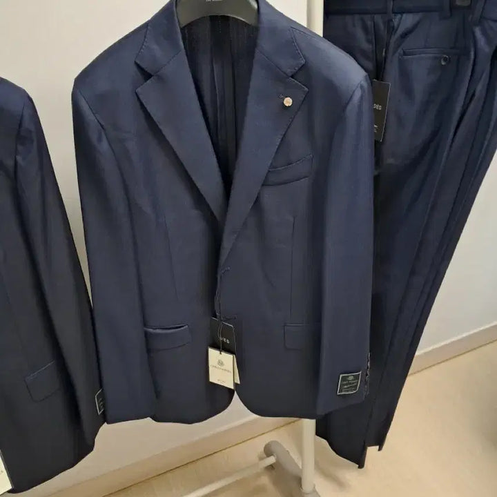 [BUNJANG] SIEG Kiton Carlo Barbera Suit / [SIEG] 지이크 키톤 까를로바베라 원단 수트