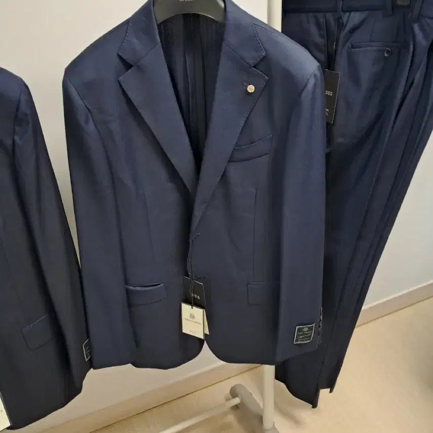 [BUNJANG] SIEG Kiton Carlo Barbera Suit / [SIEG] 지이크 키톤 까를로바베라 원단 수트