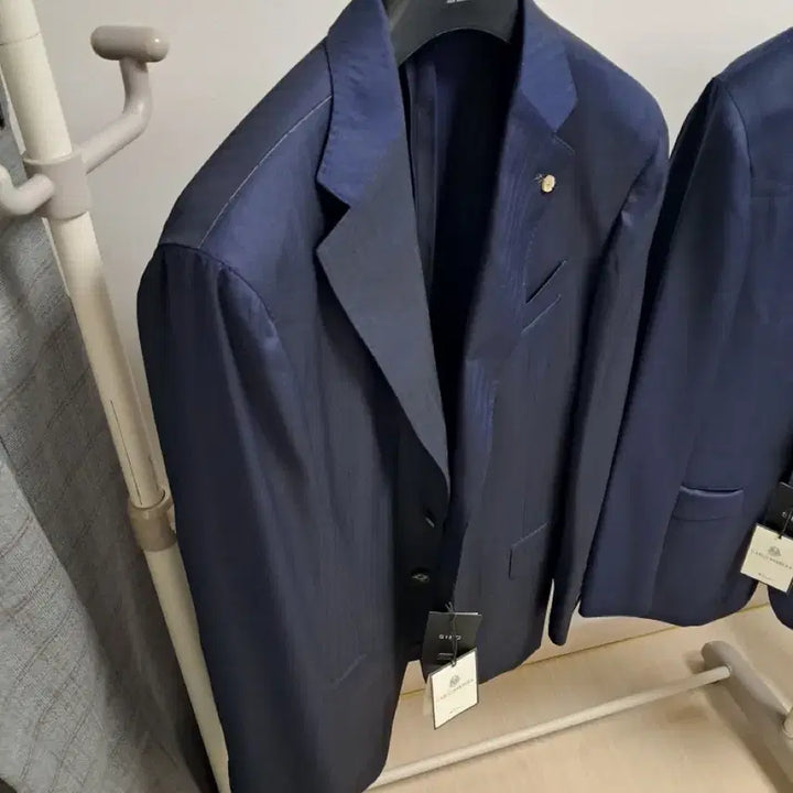 [BUNJANG] SIEG Kiton Carlo Barbera Suit / [SIEG] 지이크 키톤 까를로바베라 원단 수트